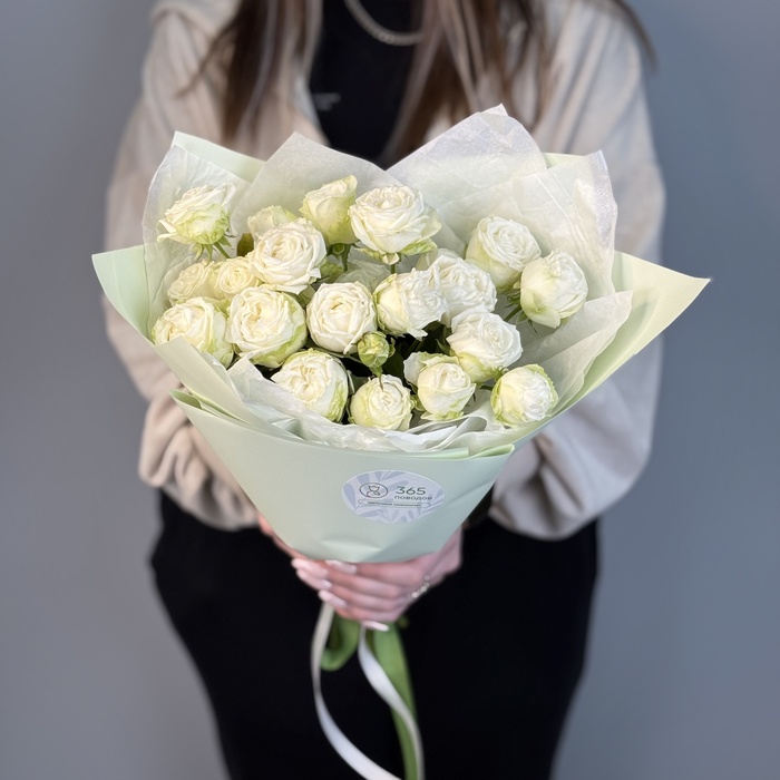 Букет из 9 кустовых пионовидных белых роз