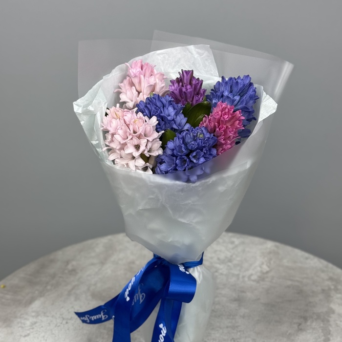 Букет из 7 гиацинтов микс