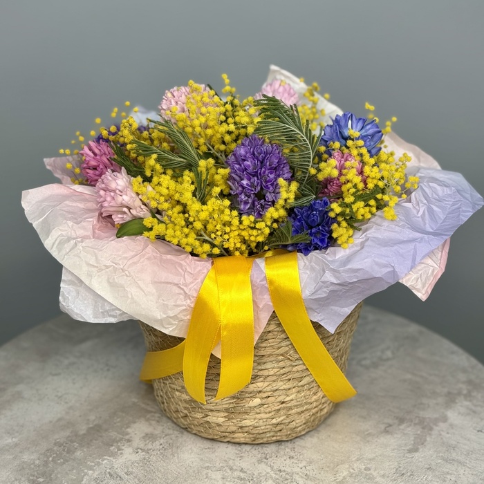 Цветы в корзине Весенний сад