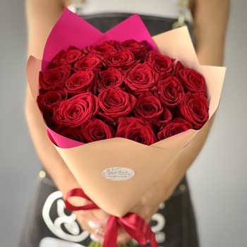 Букет из 21 красной розы 50 см