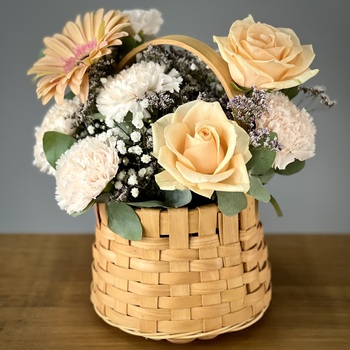 Цветы в корзине Миниатюра