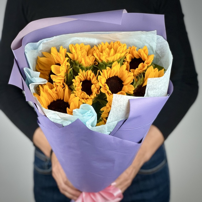 Букет из 9 подсолнухов