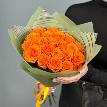 Букет из 21 оранжевой розы 50 см