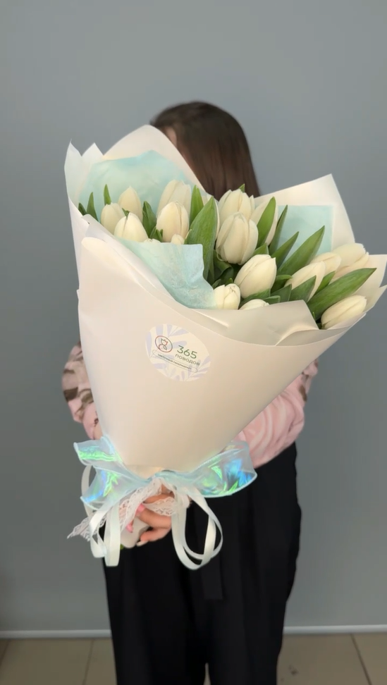 Букет из 21 белых тюльпанов