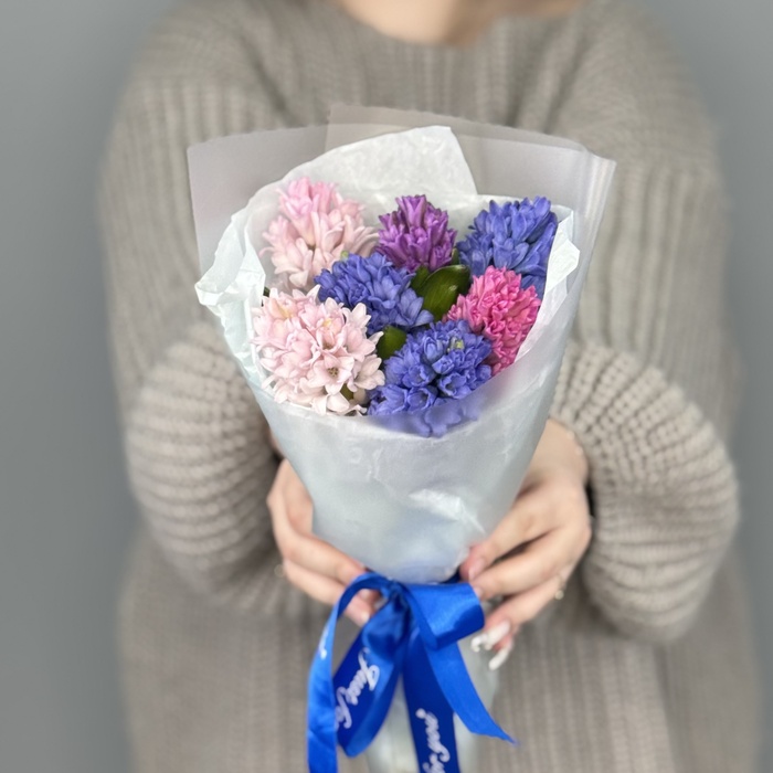 Букет из 7 гиацинтов микс