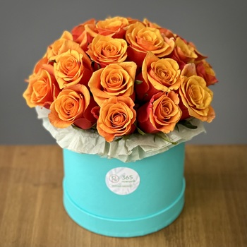 Оранжевые розы в шляпной коробке S