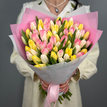 Букет из 71 тюльпанов нежный микс