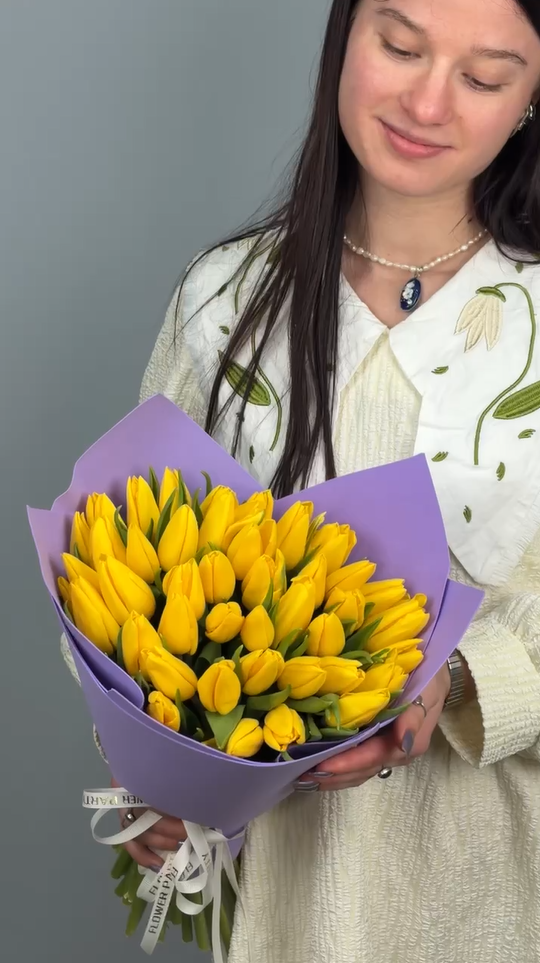 Букет из 41 желтых тюльпанов