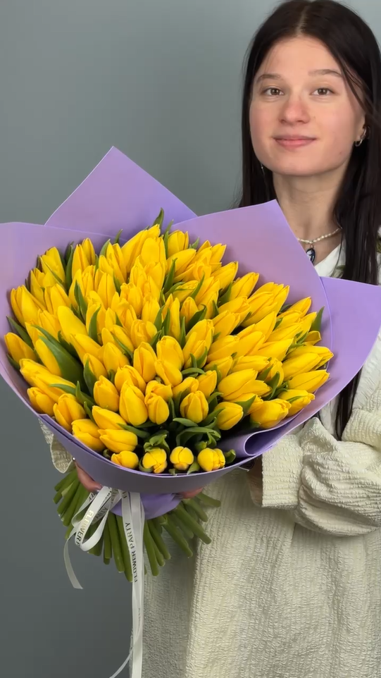 Букет из 71 желтых тюльпанов