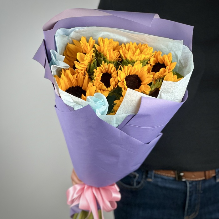 Букет из 9 подсолнухов