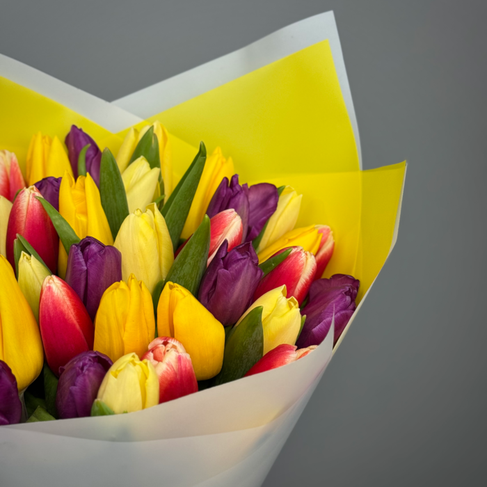 Букет из 41 тюльпанов яркий микс