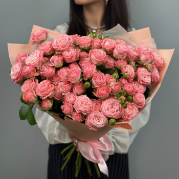 Букет из 21 кустовых пионовидных розовых роз