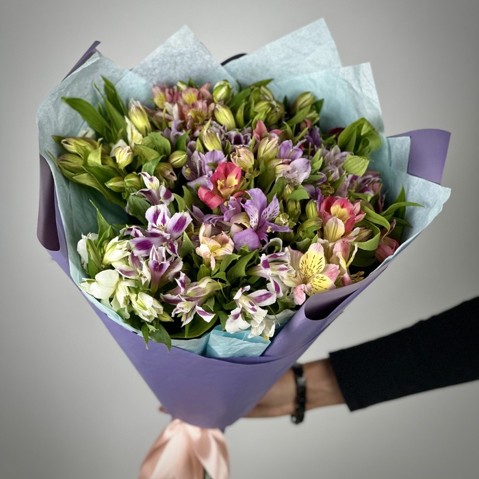 Букет из 31 альстромерий микс