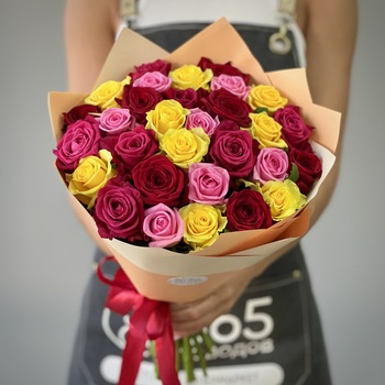 Букет из 31 яркой розы 70 см