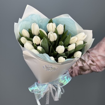 Букет из 21 белых тюльпанов