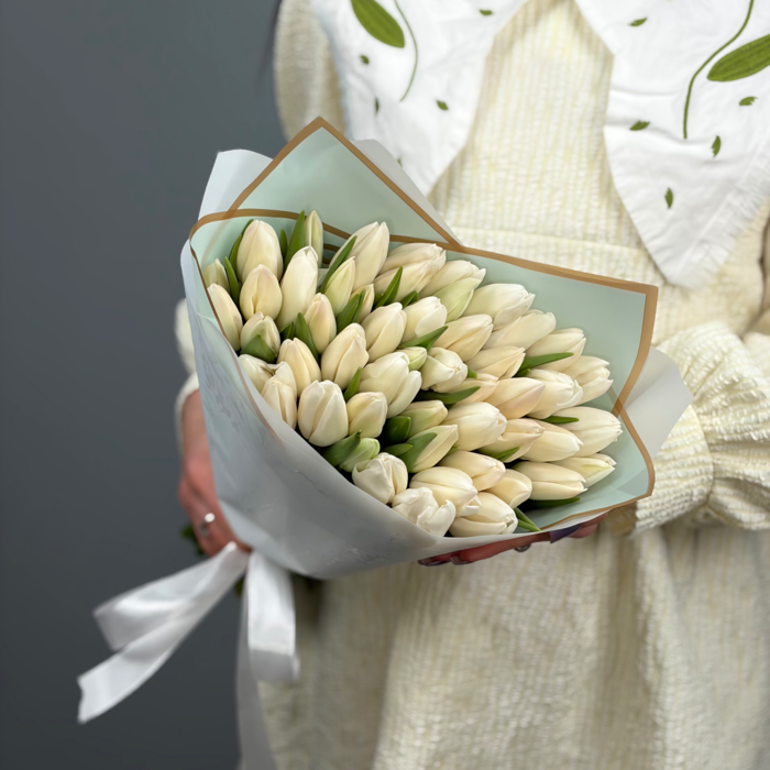 Букет из 51 белых тюльпанов