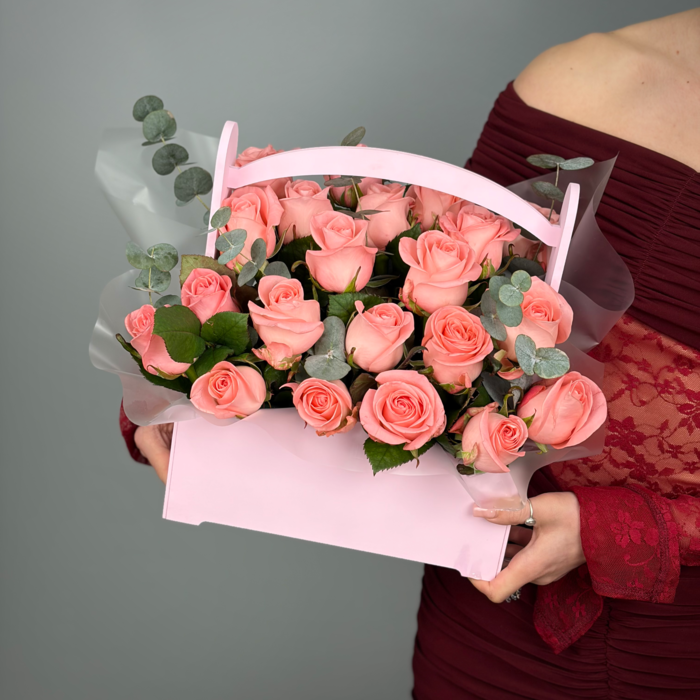 Цветы в ящике Сердце в лепестках