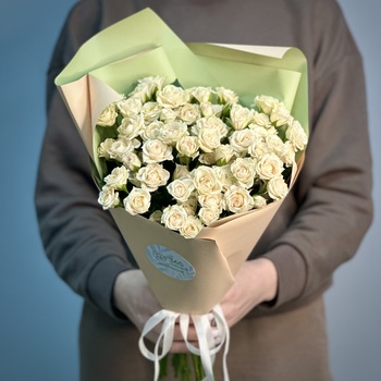 Букет из 15 кустовых кремовых роз