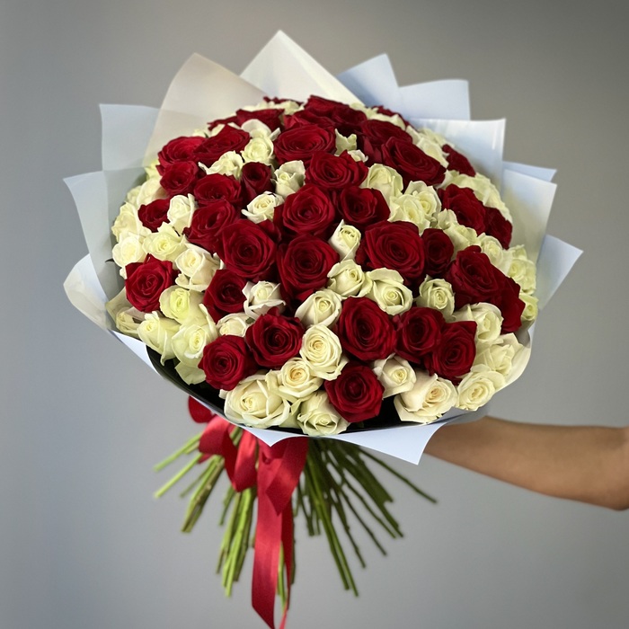 Букет из 201 красной и белой розы 50 см