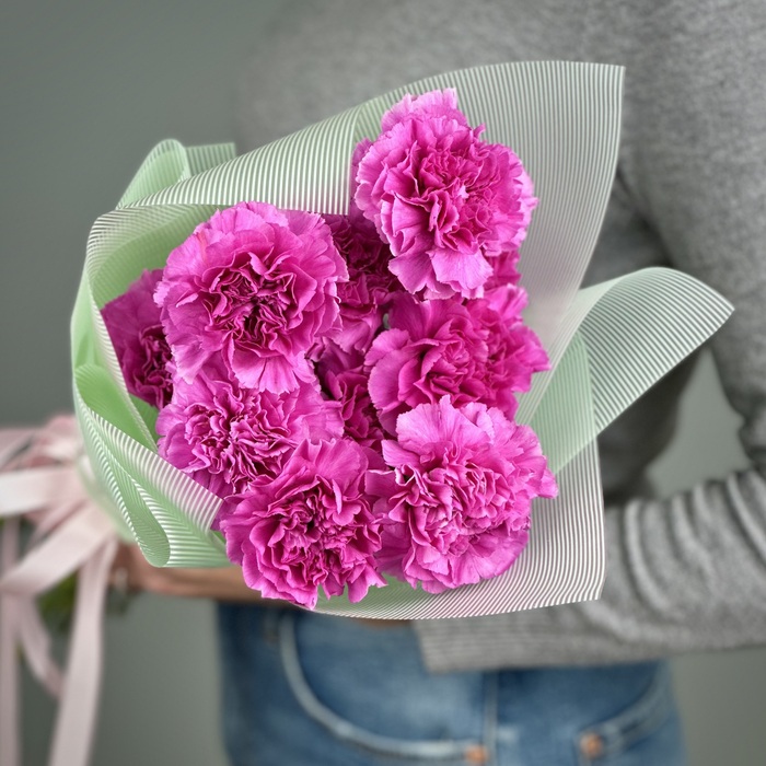 Букет из 1 малиновых гвоздик