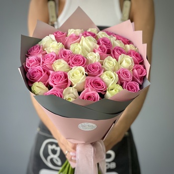 Букет из 201 белой и розовой розы 50 см