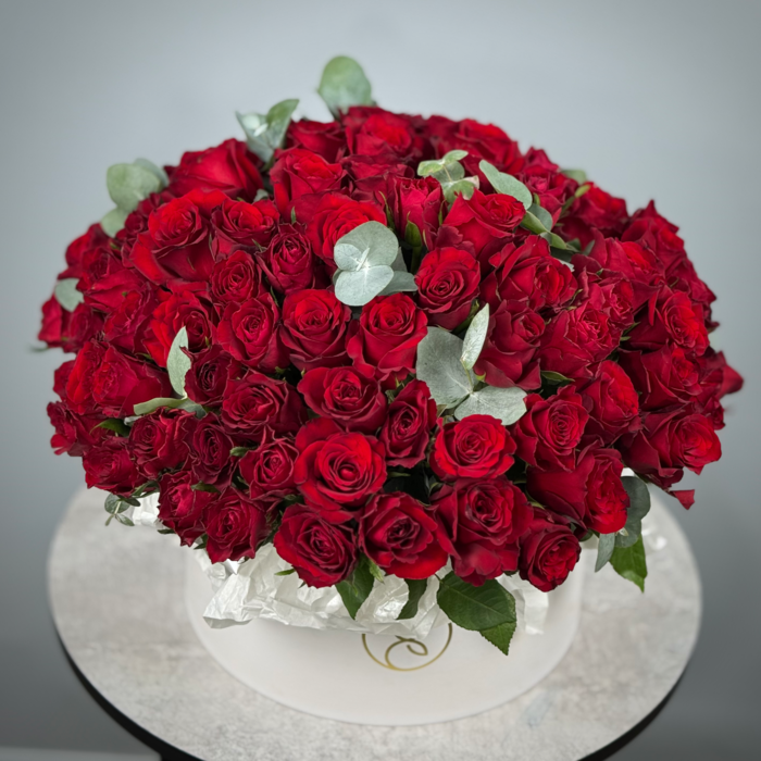 101 роза Кения в шляпной коробке