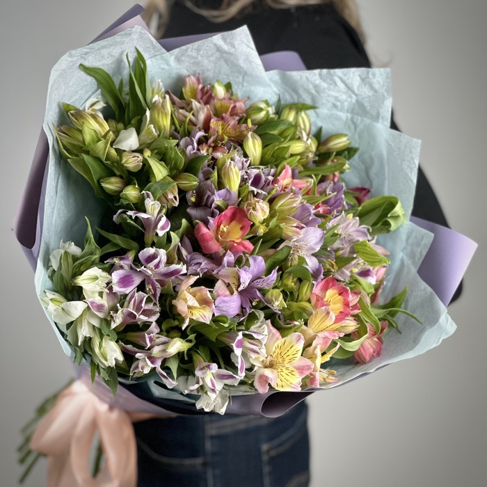 Букет из 31 альстромерий микс