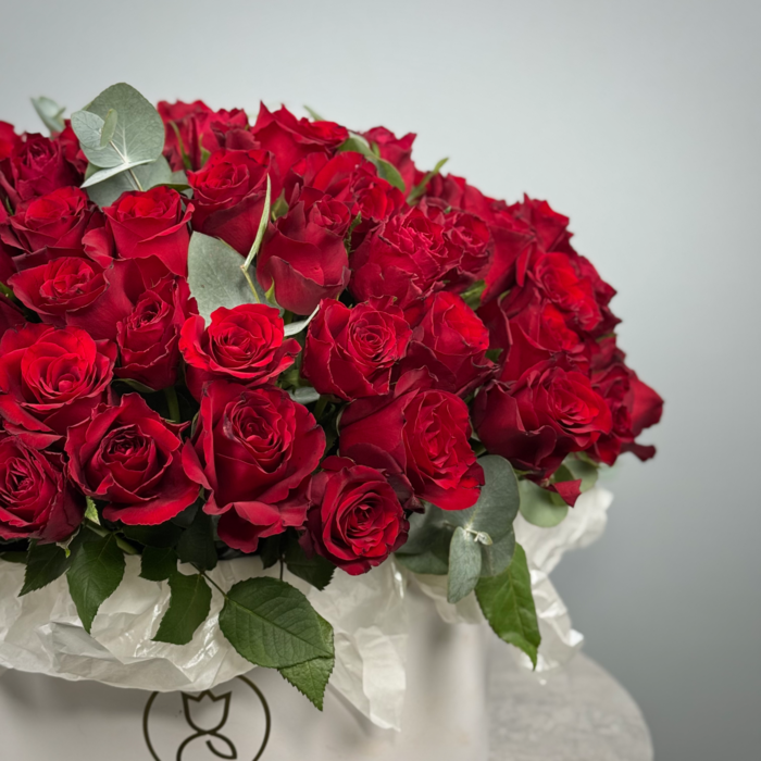 101 роза Кения в шляпной коробке