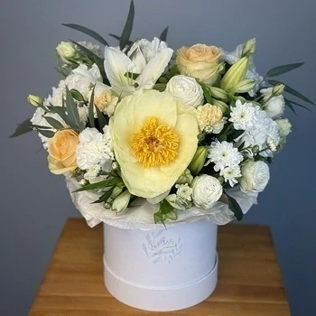 Цветы в коробке Улыбка