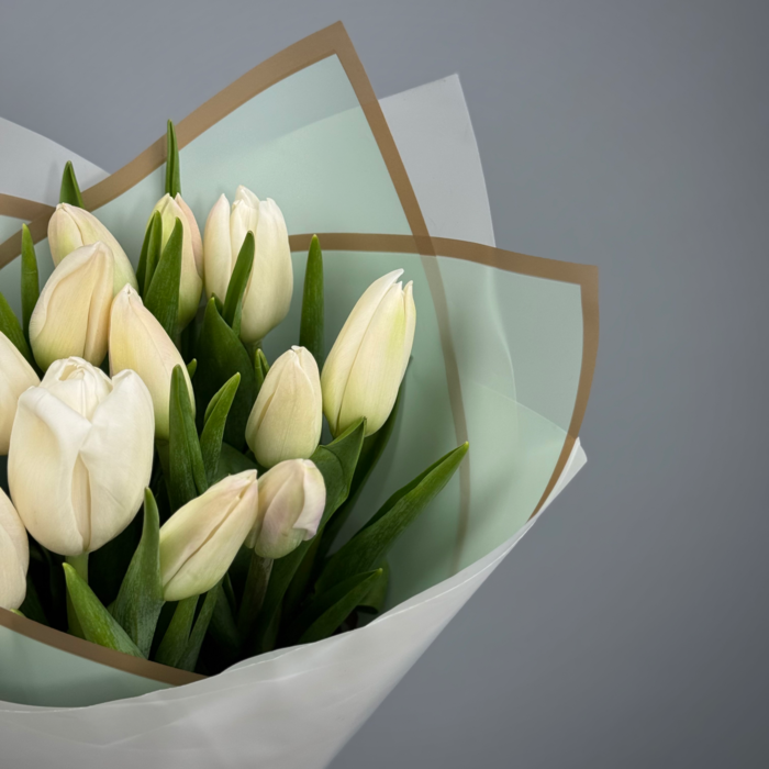 Букет из 15 белых тюльпанов