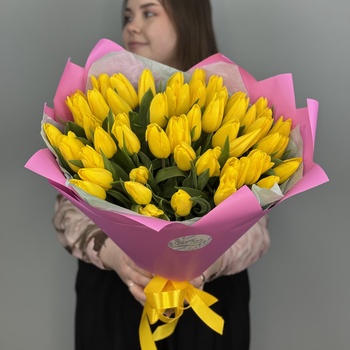 Букет из 51 желтых тюльпанов