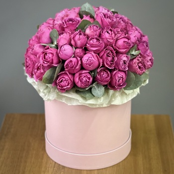 Кустовые пионовидные розы Мисти в коробке М