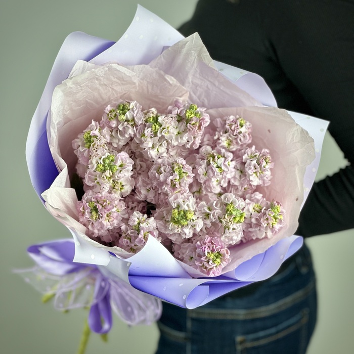 Букет из 15 розовых маттиол