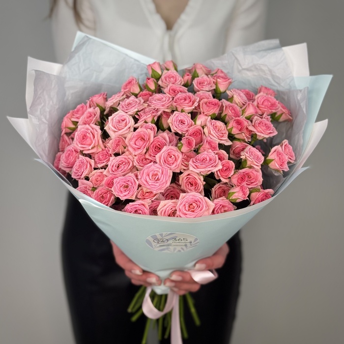 Букет из 25 кустовых розовых роз