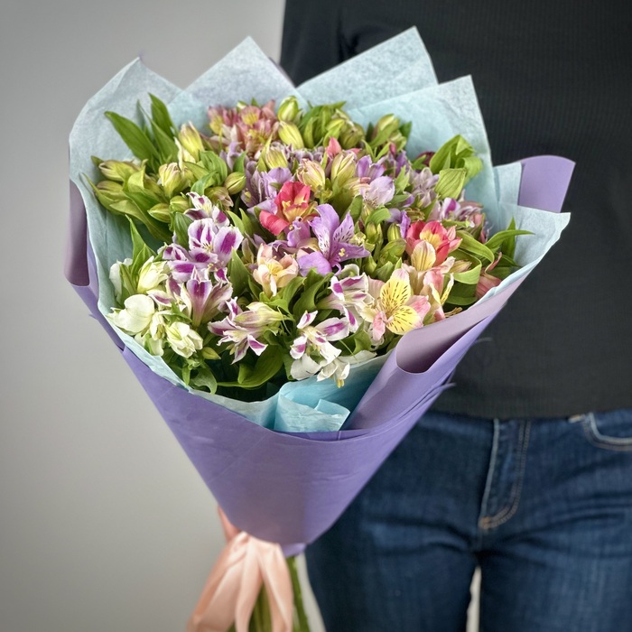 Букет из 31 альстромерий микс