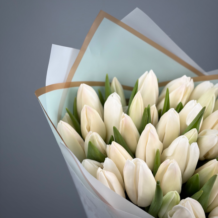 Букет из 51 белых тюльпанов
