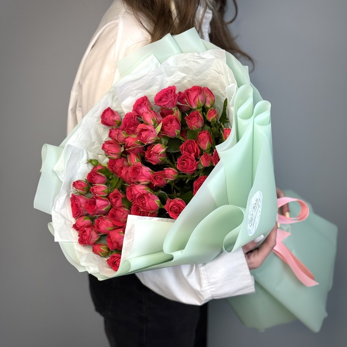 Букет из 9 кустовых ярко малиновых роз