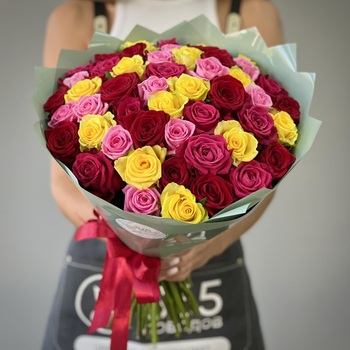 Букет из 51 яркой розы 50 см