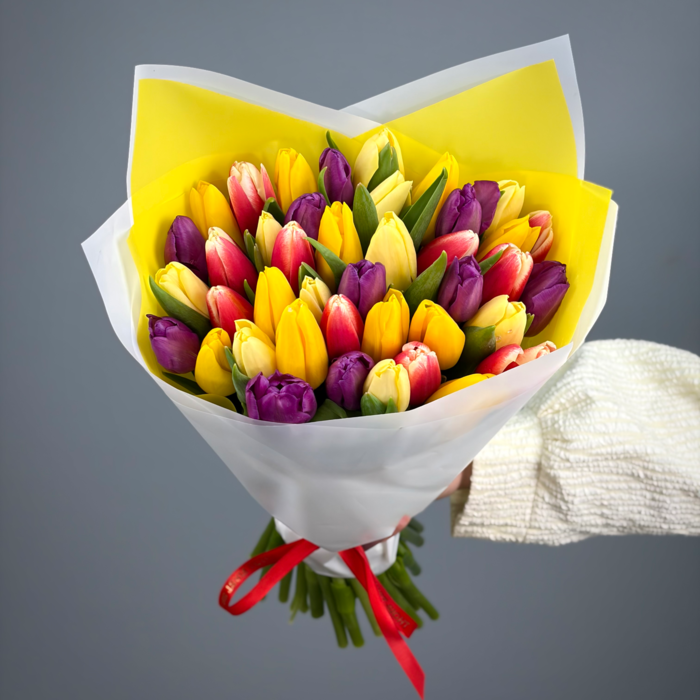 Букет из 41 тюльпанов яркий микс