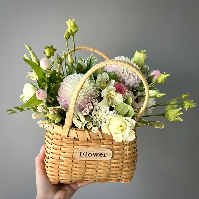 Цветы в корзине Глория